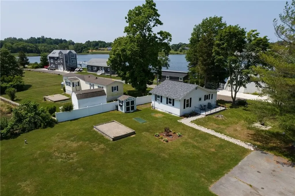 74 Lawrence Court Tiverton RI 02878