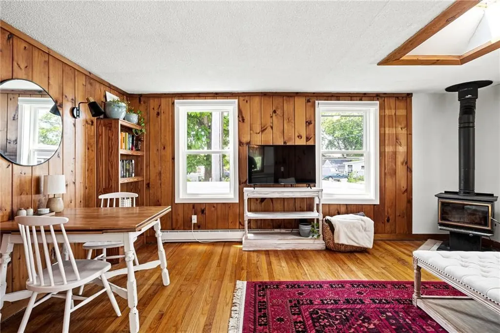 74 Lawrence Court Tiverton RI 02878