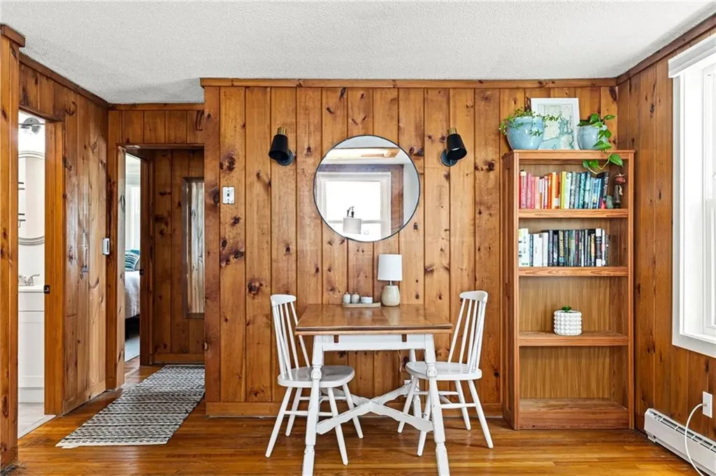 74 Lawrence Court Tiverton RI 02878