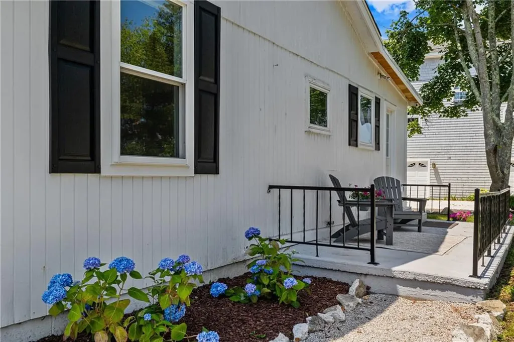 74 Lawrence Court Tiverton RI 02878