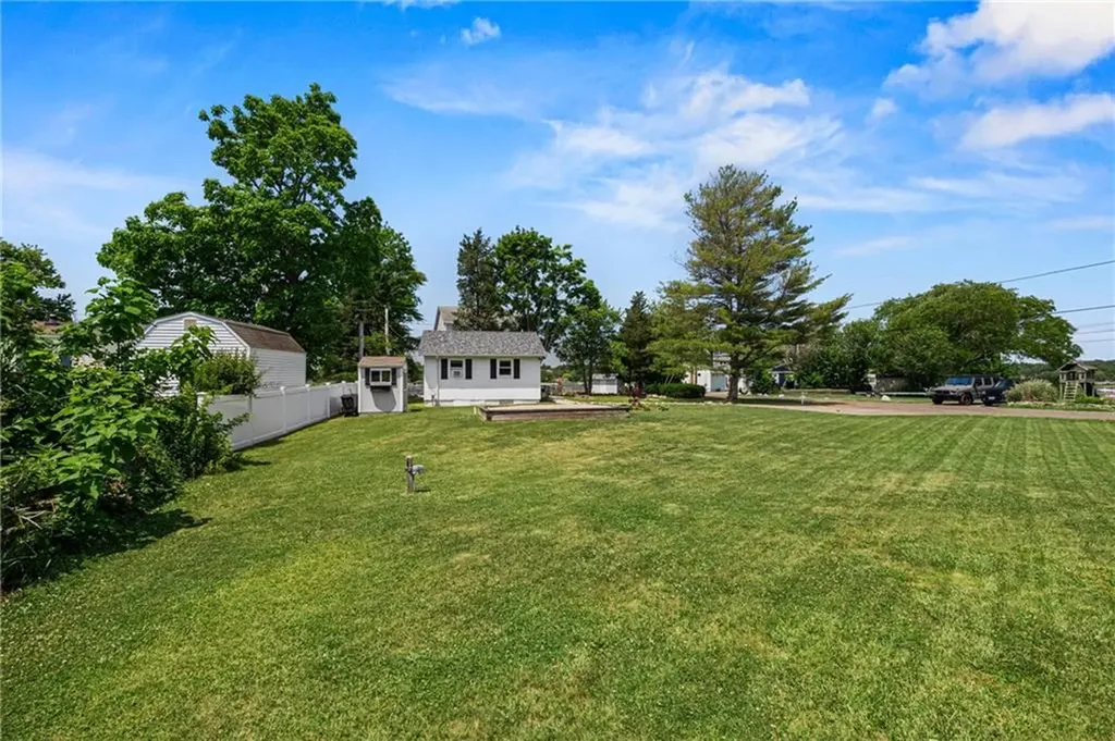 74 Lawrence Court Tiverton RI 02878
