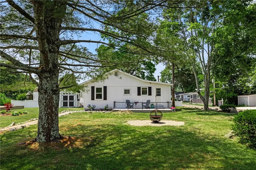 74 Lawrence Court Tiverton RI 02878