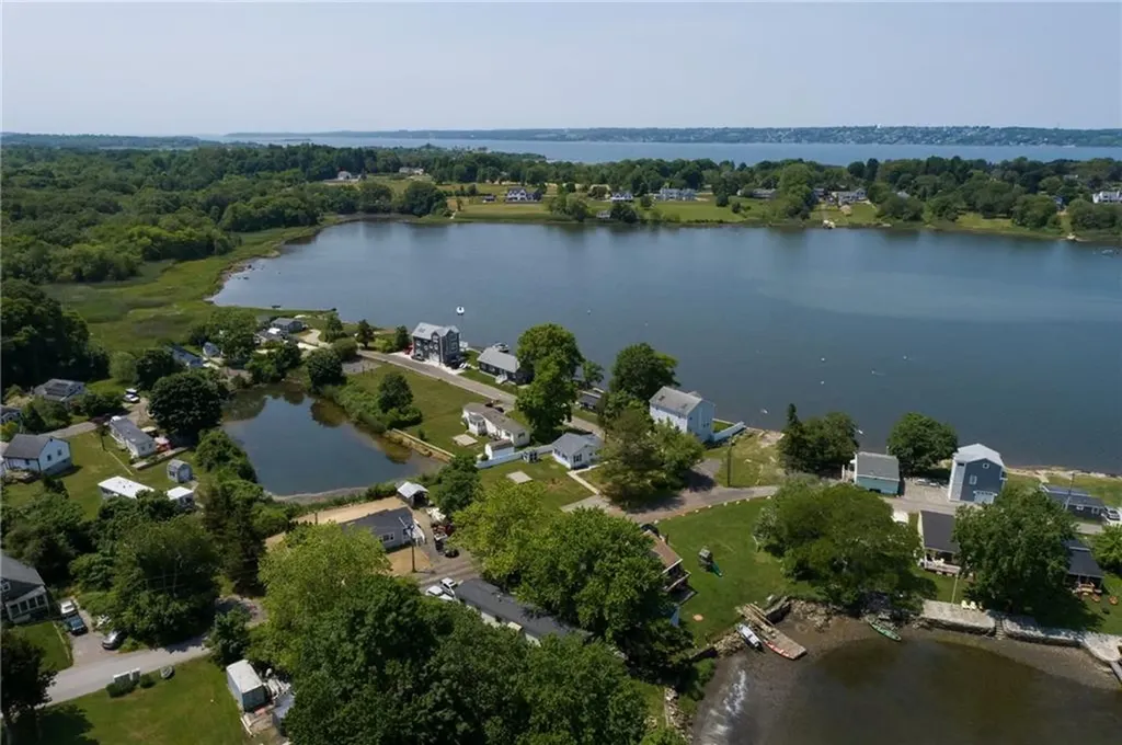 74 Lawrence Court Tiverton RI 02878