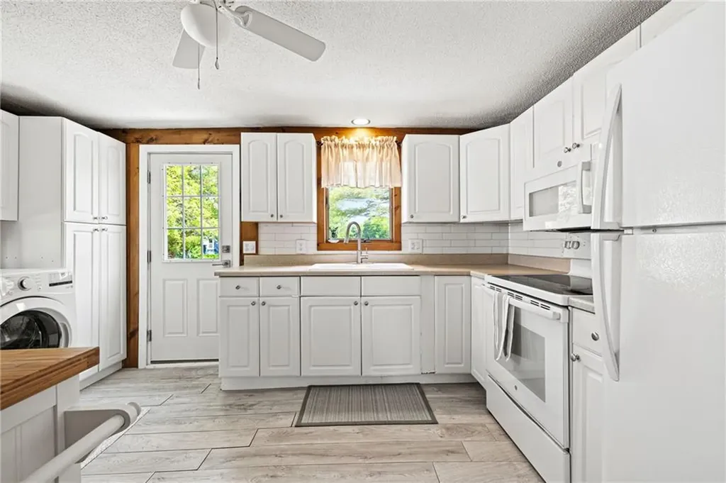 74 Lawrence Court Tiverton RI 02878