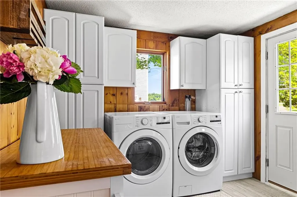 74 Lawrence Court Tiverton RI 02878