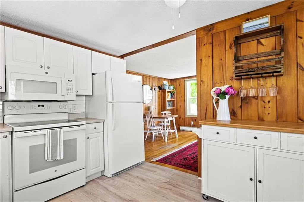 74 Lawrence Court Tiverton RI 02878