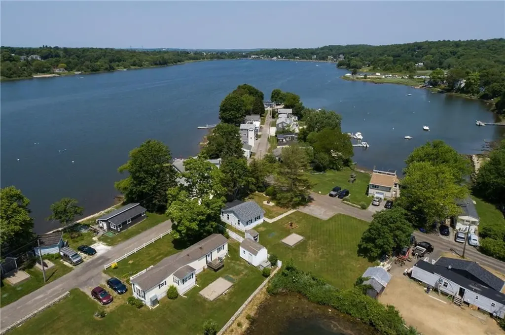 74 Lawrence Court Tiverton RI 02878