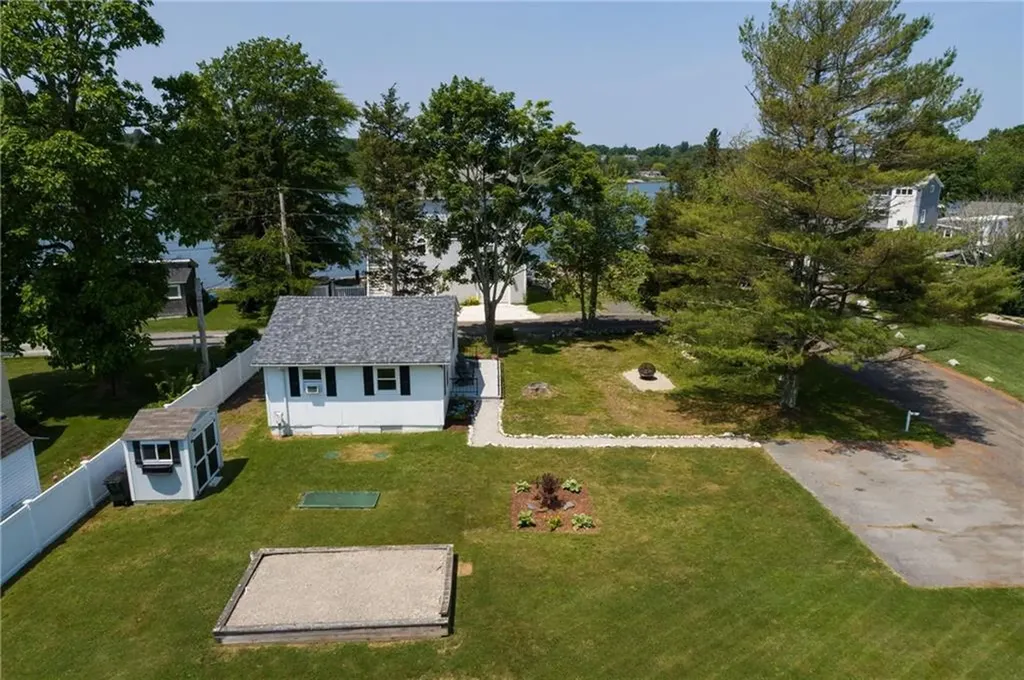 74 Lawrence Court Tiverton RI 02878