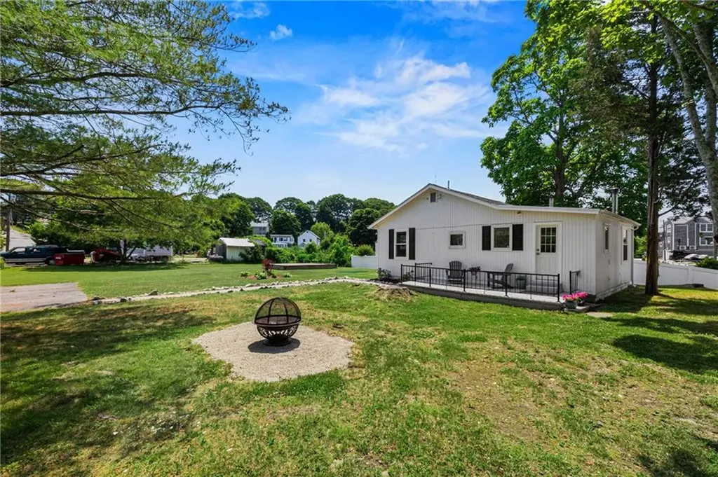 74 Lawrence Court Tiverton RI 02878