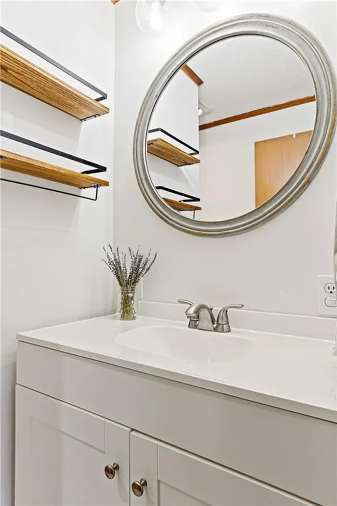74 Lawrence Court Tiverton RI 02878