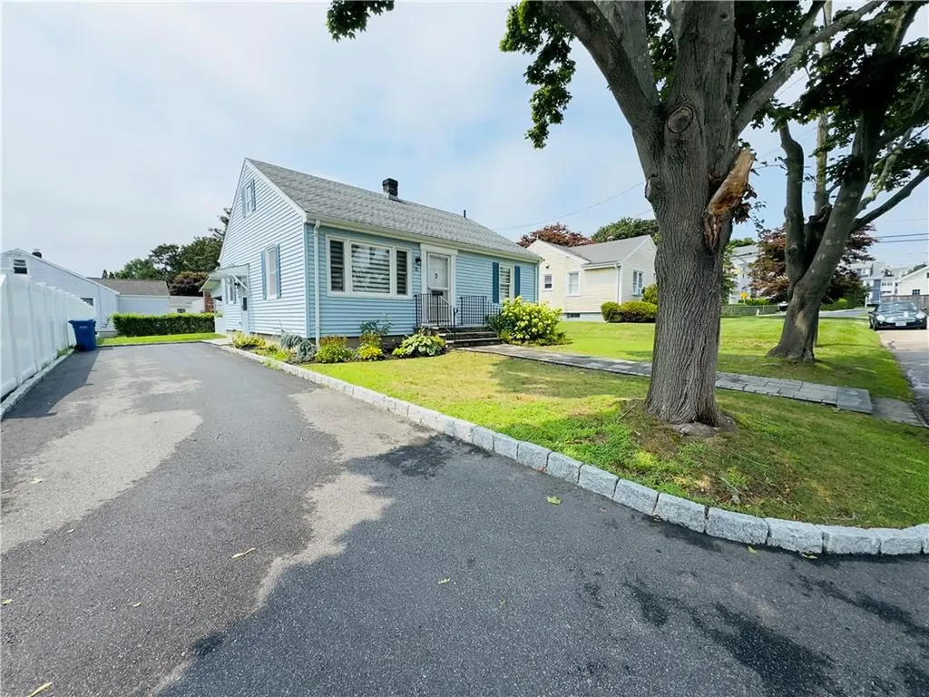 5 Holten Avenue Newport RI 02840