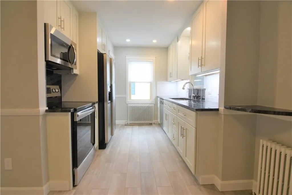 5 Holten Avenue Newport RI 02840
