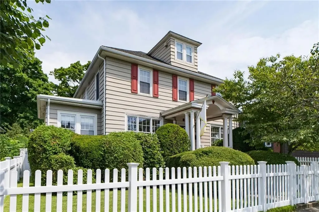 49 Berwick Lane Cranston RI 02905