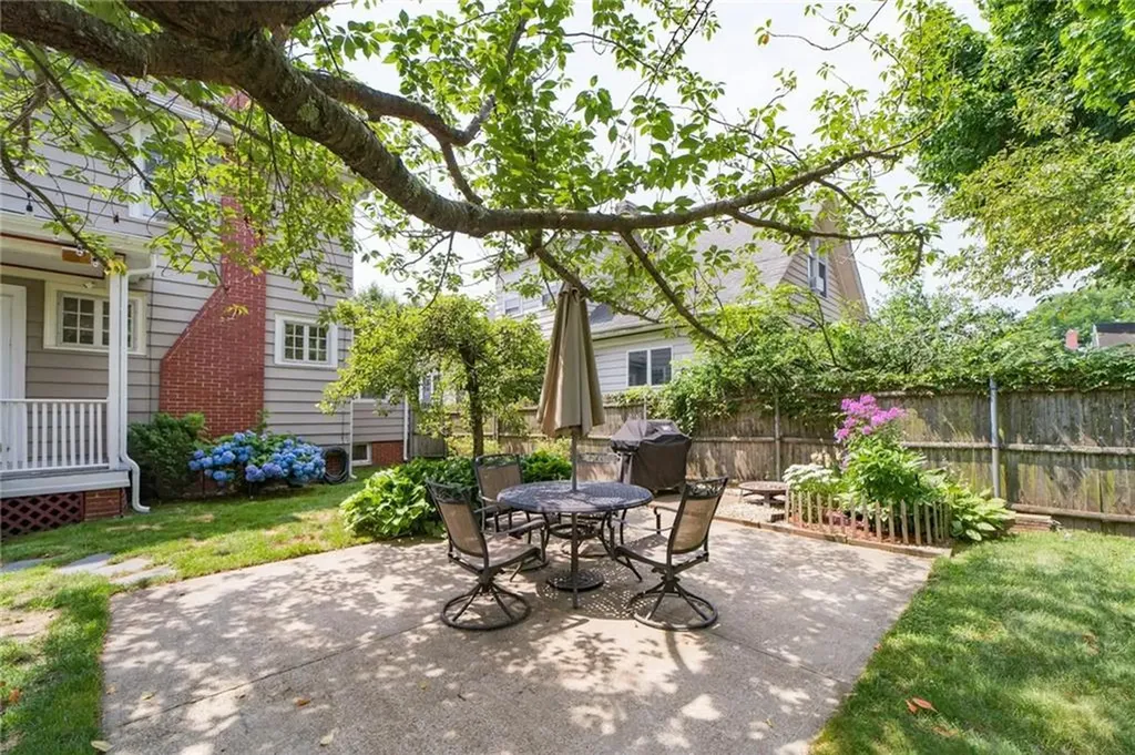 49 Berwick Lane Cranston RI 02905