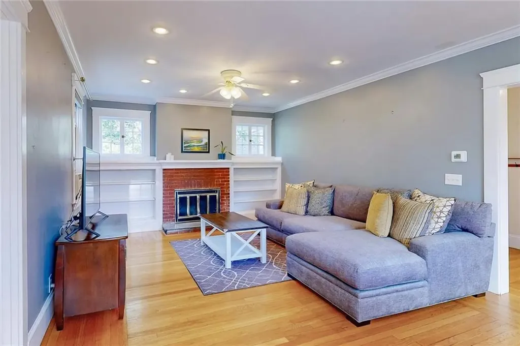 49 Berwick Lane Cranston RI 02905