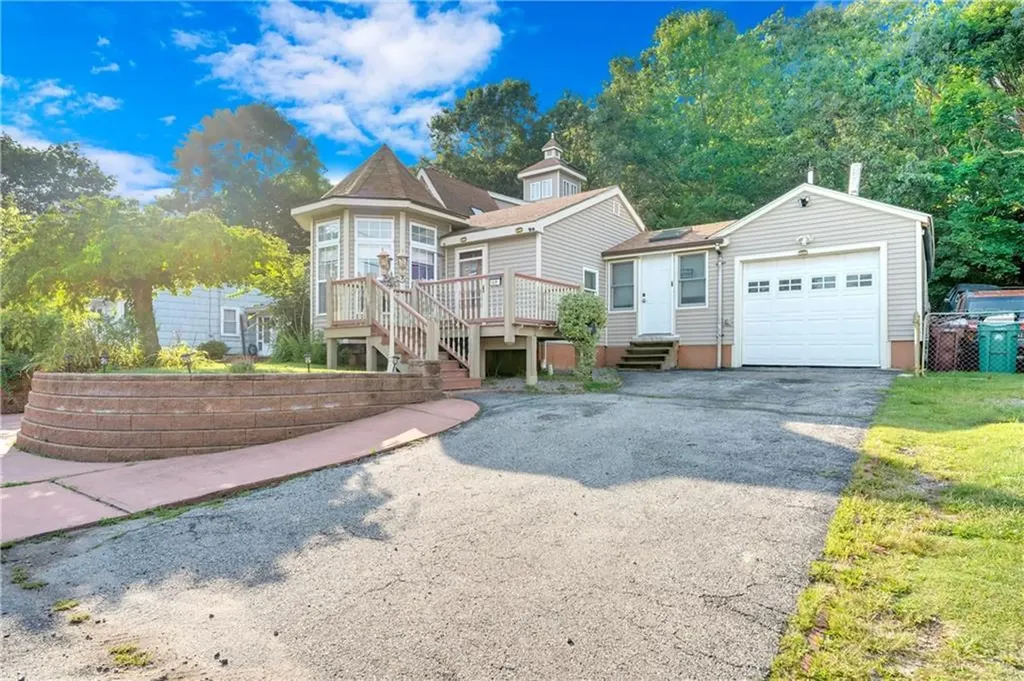 169 Roberta Avenue Woonsocket RI 02895