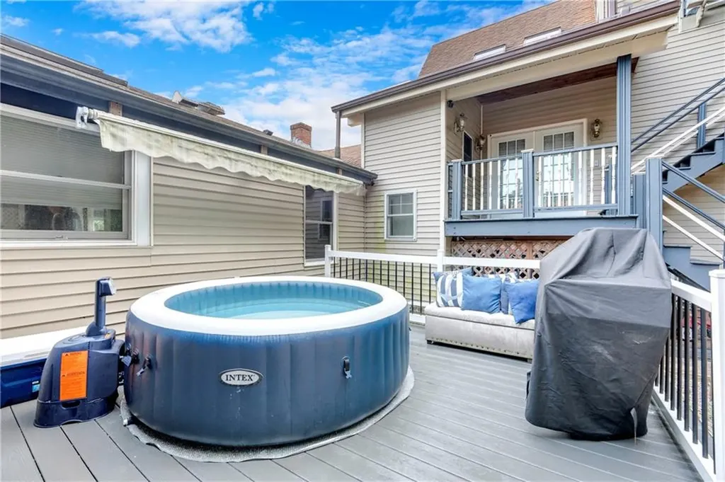 169 Roberta Avenue Woonsocket RI 02895