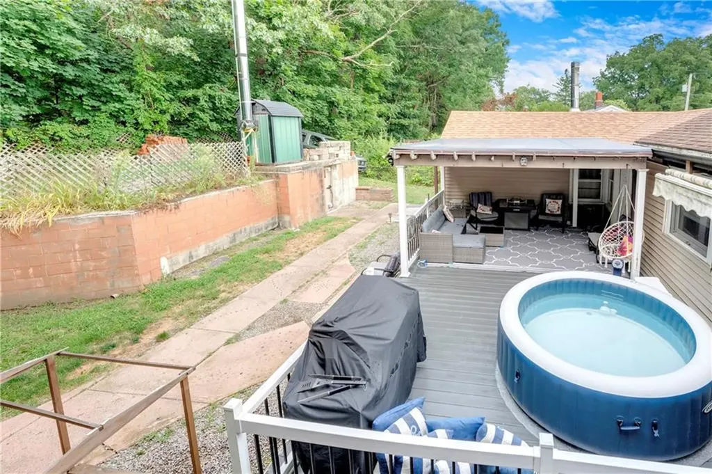 169 Roberta Avenue Woonsocket RI 02895
