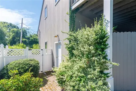 31 Kingfisher Road South Kingstown RI 02879