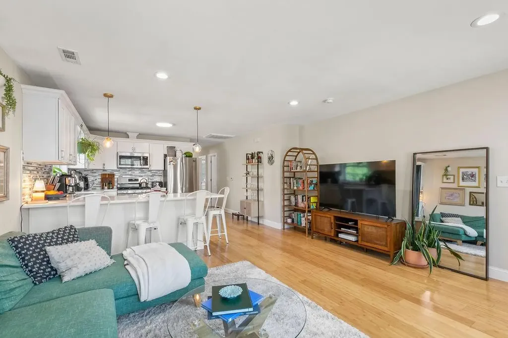 75 Lowell Avenue Providence RI 02909