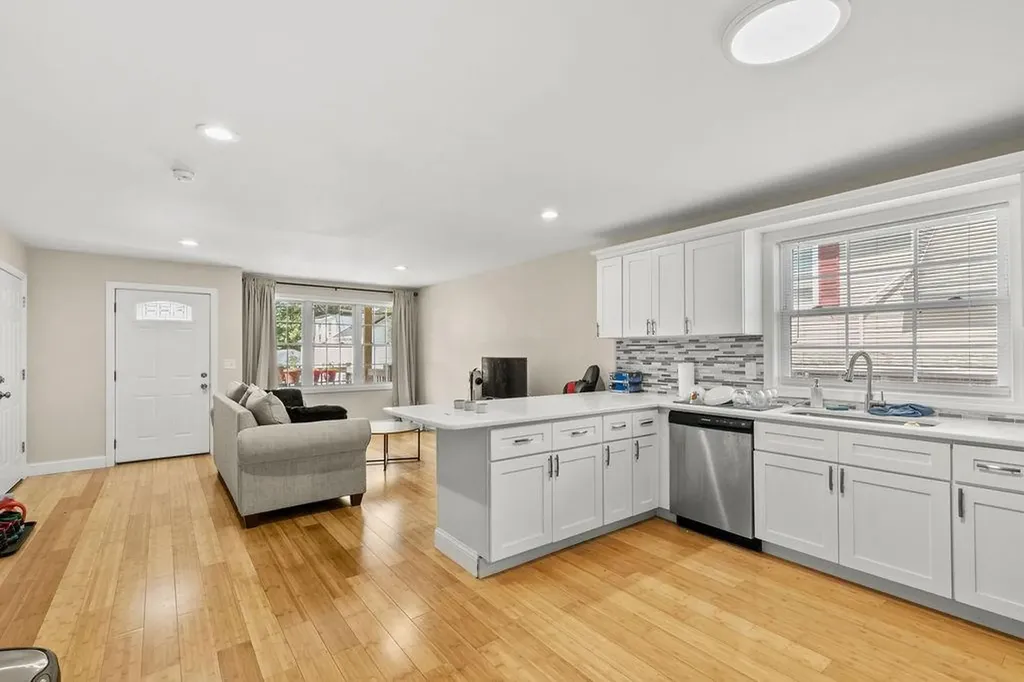 75 Lowell Avenue Providence RI 02909