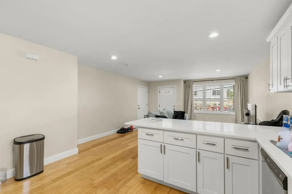 75 Lowell Avenue Providence RI 02909