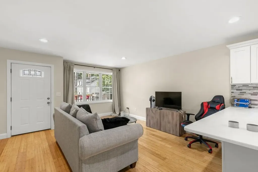 75 Lowell Avenue Providence RI 02909