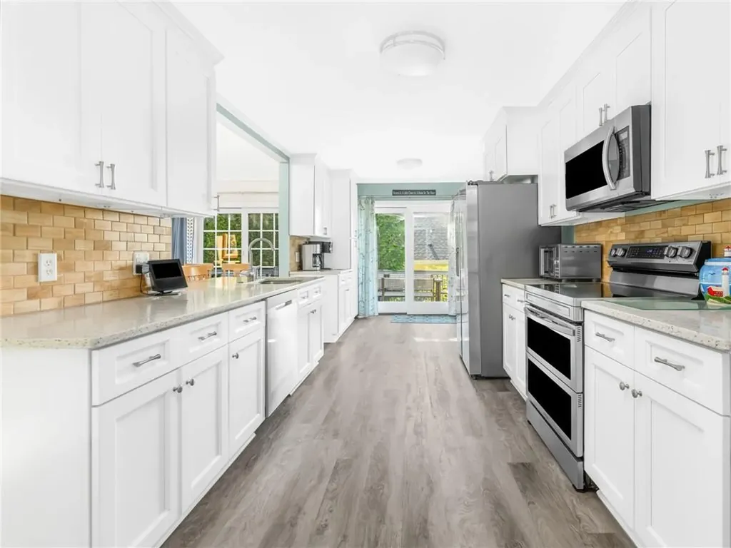 72 Carver Lane Narragansett RI 02882