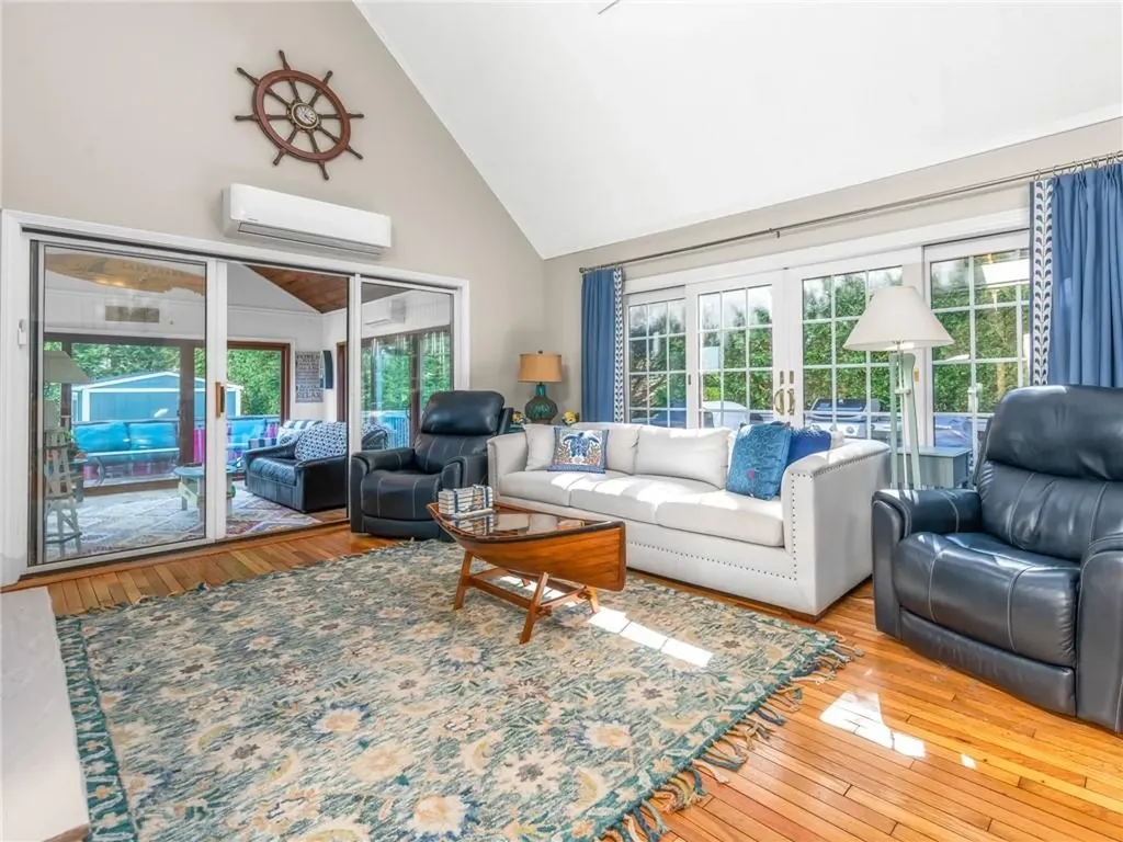 72 Carver Lane Narragansett RI 02882