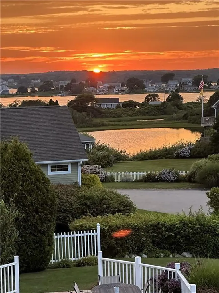 72 Carver Lane Narragansett RI 02882