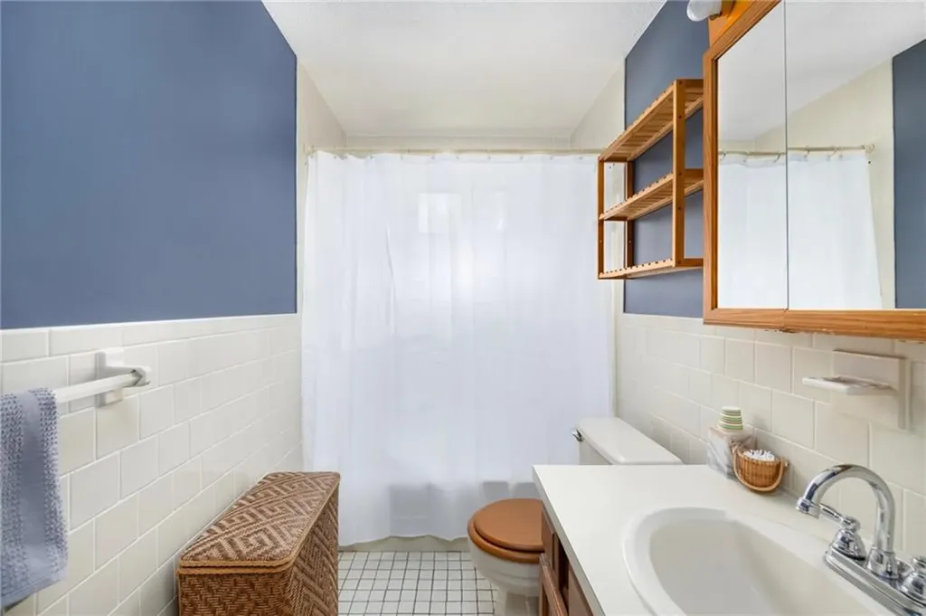 1 Simmons Road Barrington RI 02806