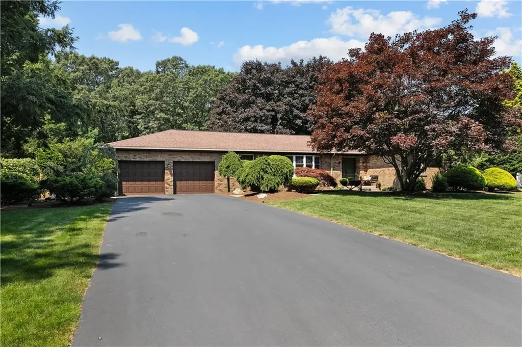 10 Gilbert Stuart Drive Warwick RI 02818