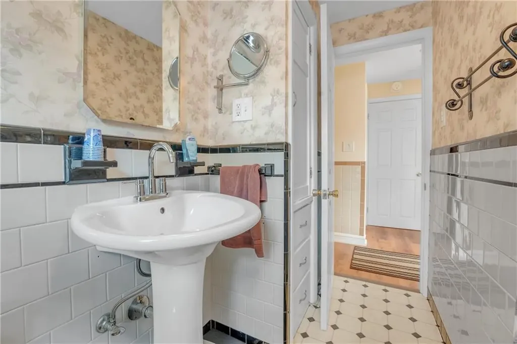 87 Ash Street Lincoln RI 02865