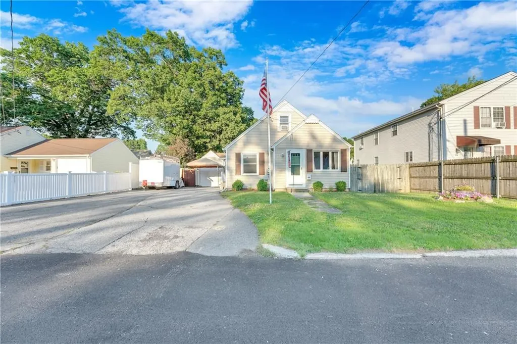87 Ash Street Lincoln RI 02865