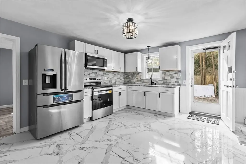 786 Sandy Lane Warwick RI 02889