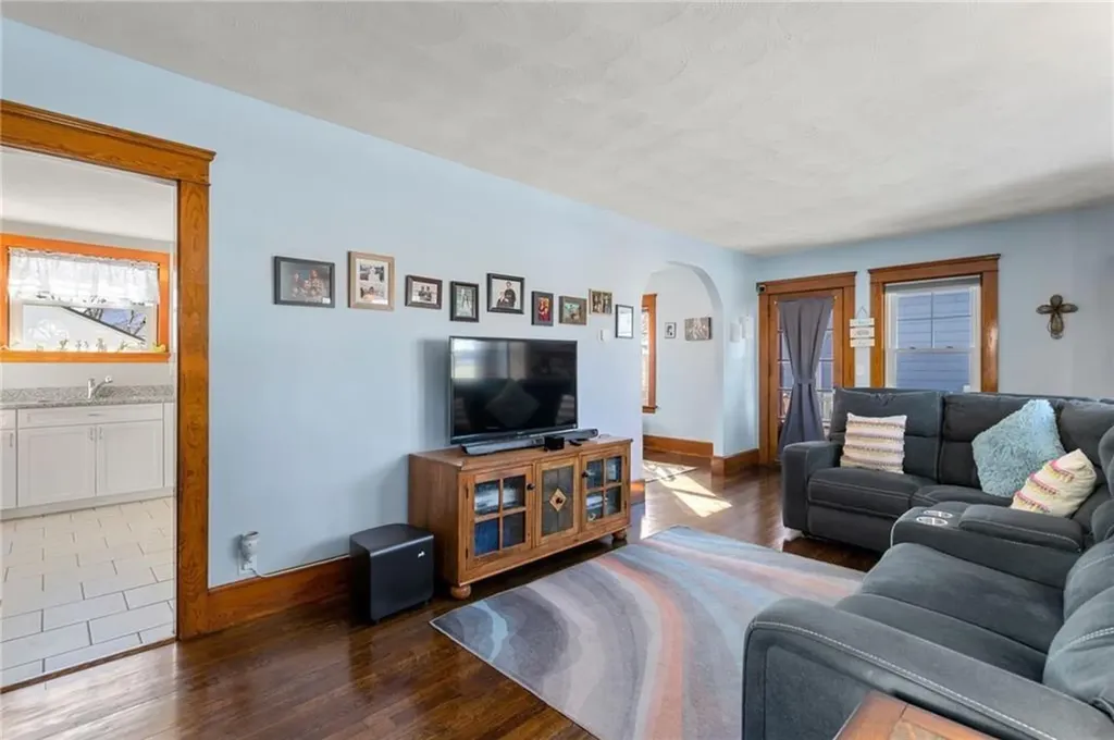 160 Sinclair Avenue Cranston RI 02907