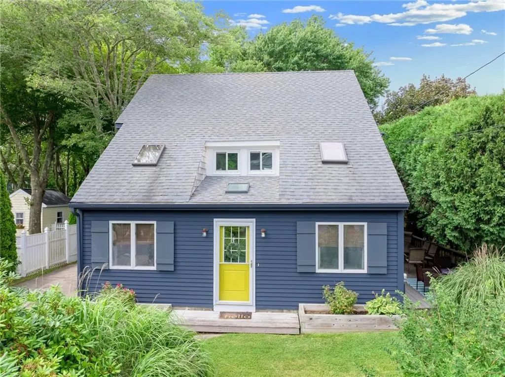 24 Lake Road Narragansett RI 02882
