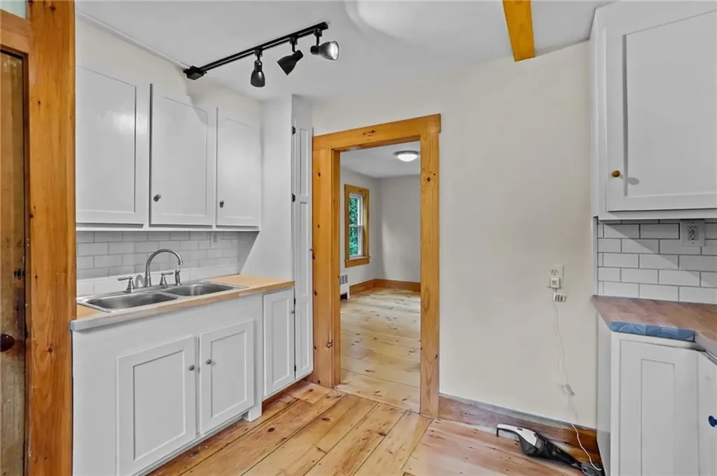 69 Central Pike Foster RI 02825