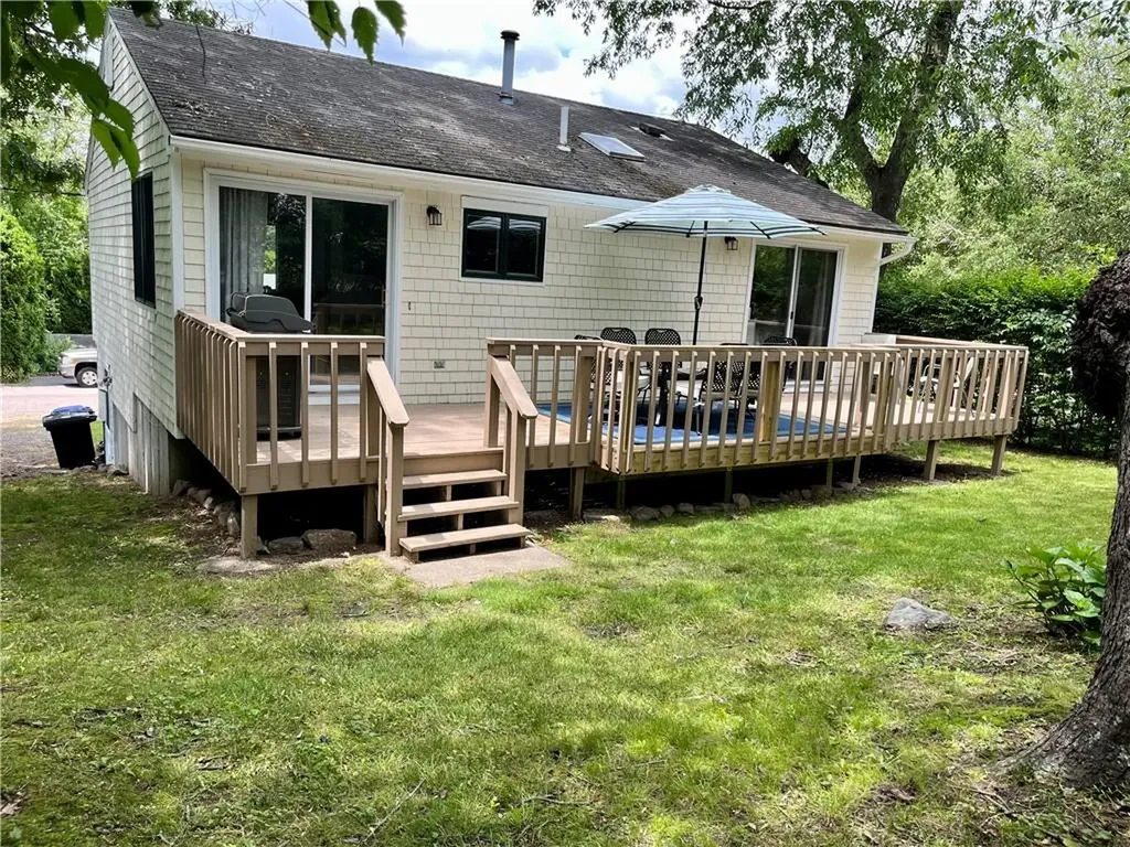 31 Saybrook Avenue Narragansett RI 02882