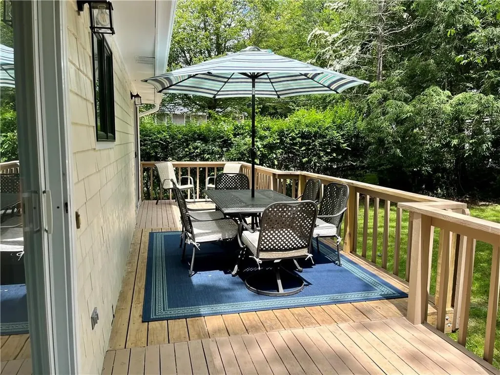 31 Saybrook Avenue Narragansett RI 02882