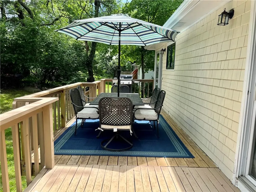 31 Saybrook Avenue Narragansett RI 02882