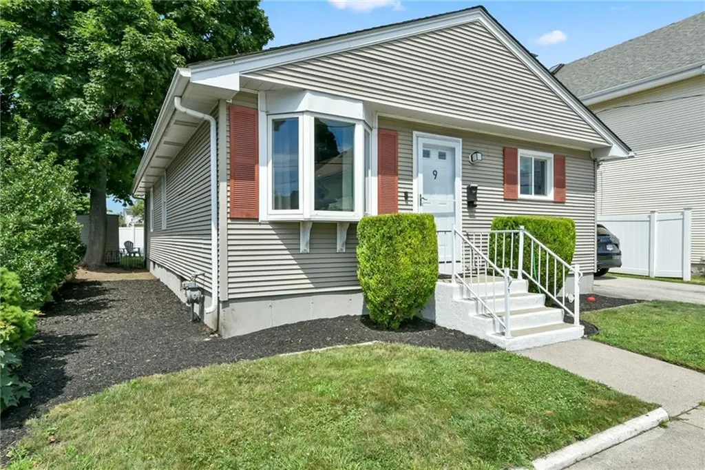 9 Hatfield Street Pawtucket RI 02861