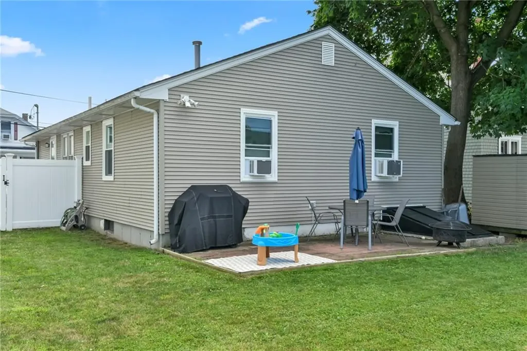 9 Hatfield Street Pawtucket RI 02861