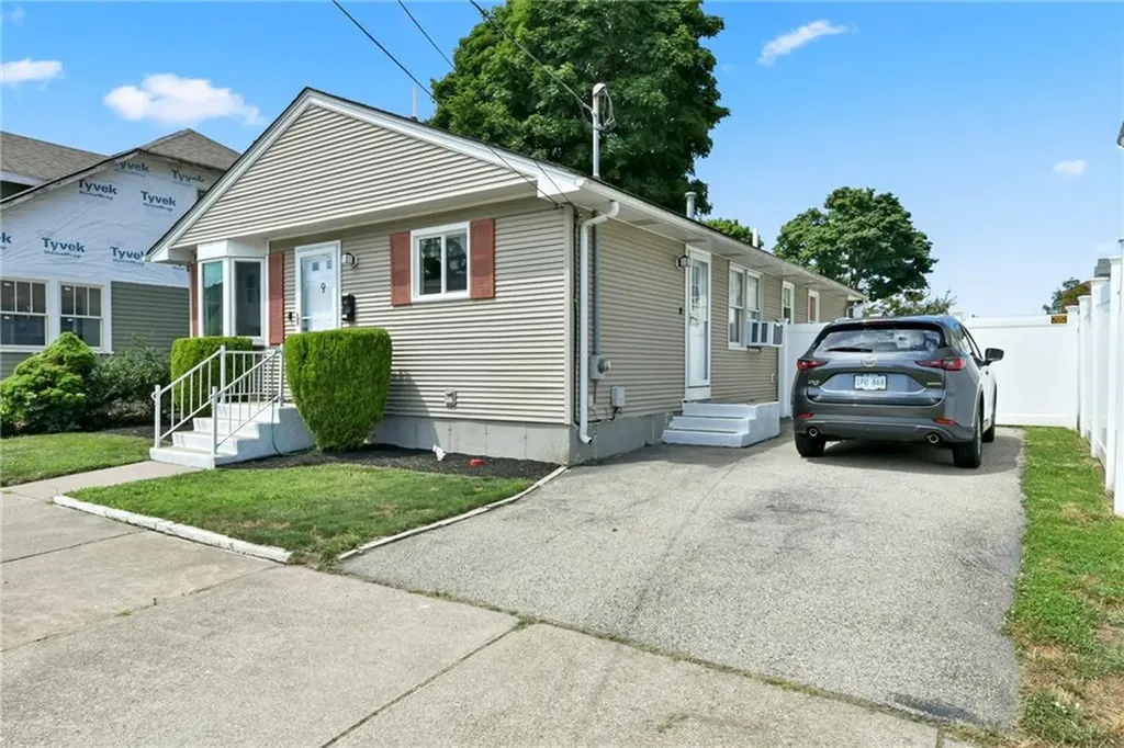 9 Hatfield Street Pawtucket RI 02861