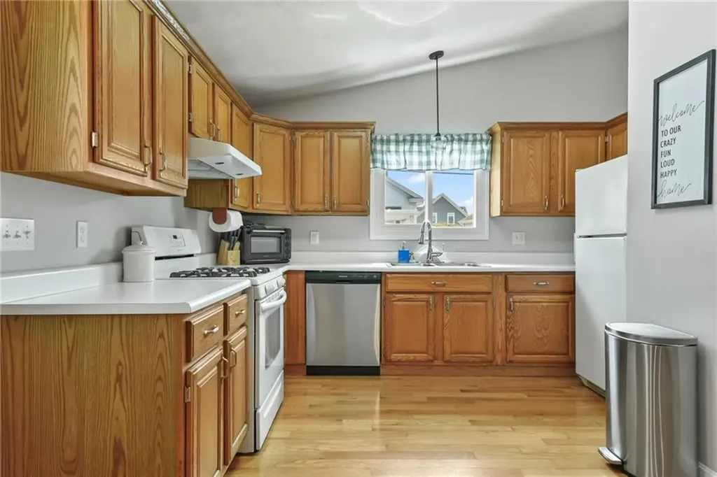 9 Hatfield Street Pawtucket RI 02861