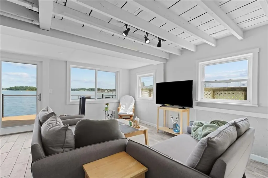 636 Park Avenue Portsmouth RI 02871