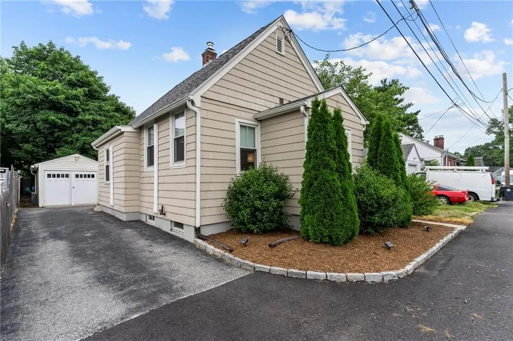 14 Cooke Place Warwick RI 02888