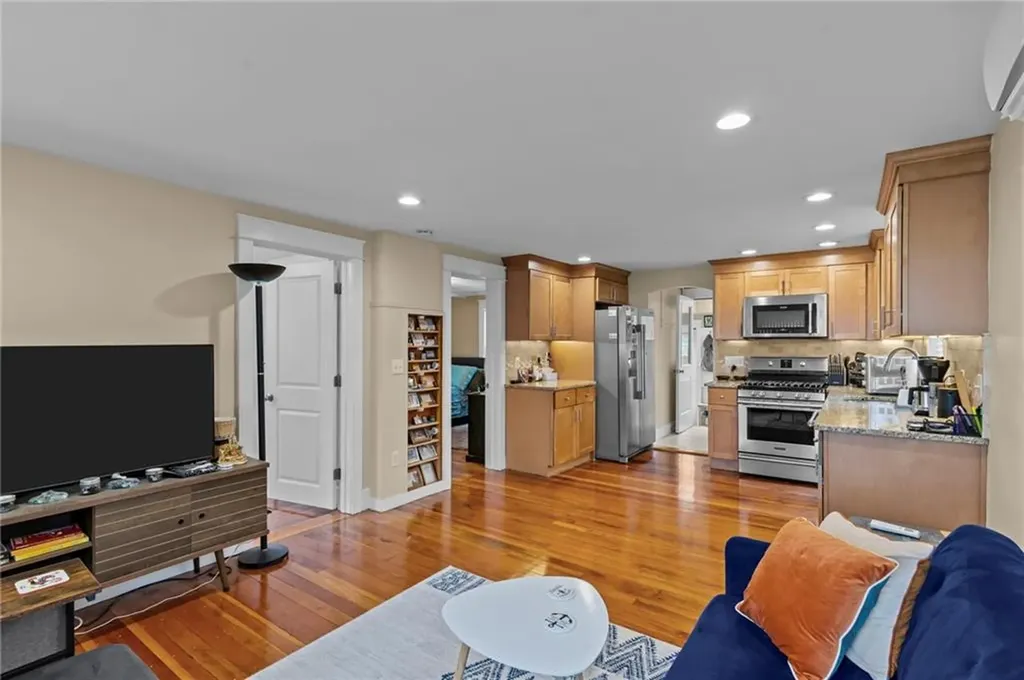 14 Cooke Place Warwick RI 02888