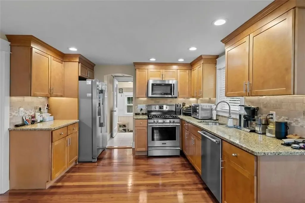 14 Cooke Place Warwick RI 02888