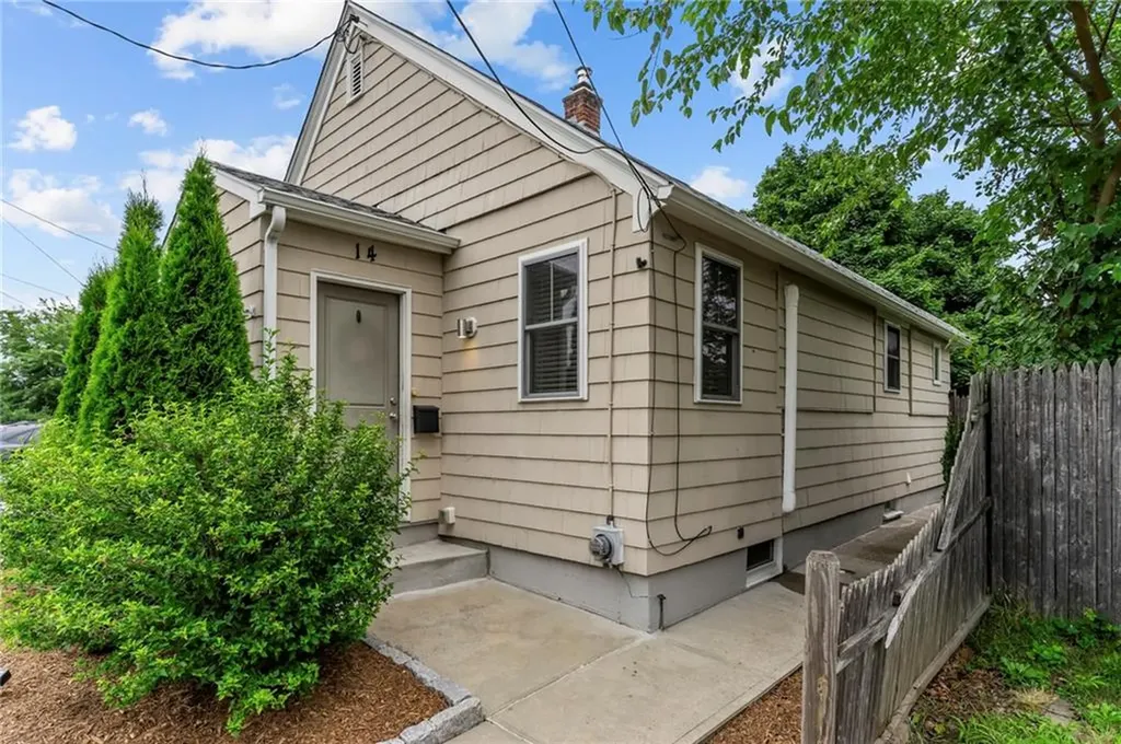 14 Cooke Place Warwick RI 02888